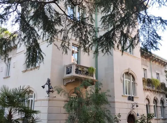 Nobili Libardi - Basevi ゲストハウス