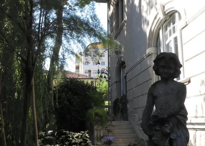 Nobili Libardi - Basevi ゲストハウス