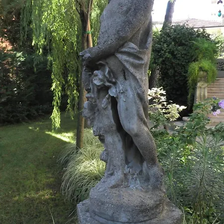 Nobili Libardi - Basevi بيت ضيافة 4*